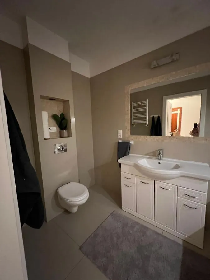 Beautiful Ground Floor Apartment In Варшава